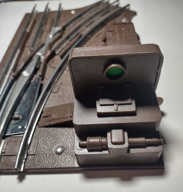 6-5122 Lionel 027 gauge Remote Control Switch, Right Hand - Image 4